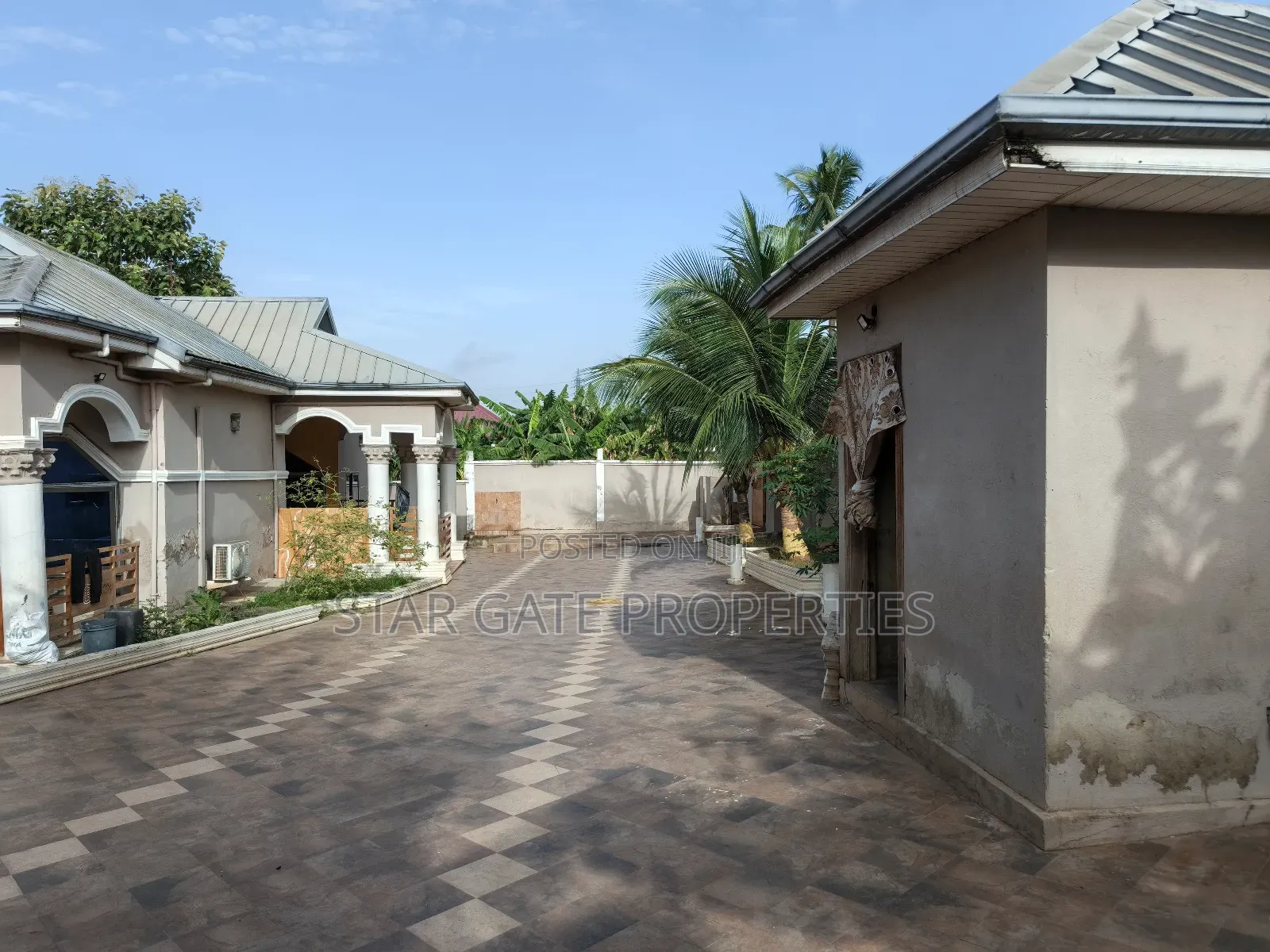 5bdrm House in Fumesua, Kumasi Metropolitan for sale