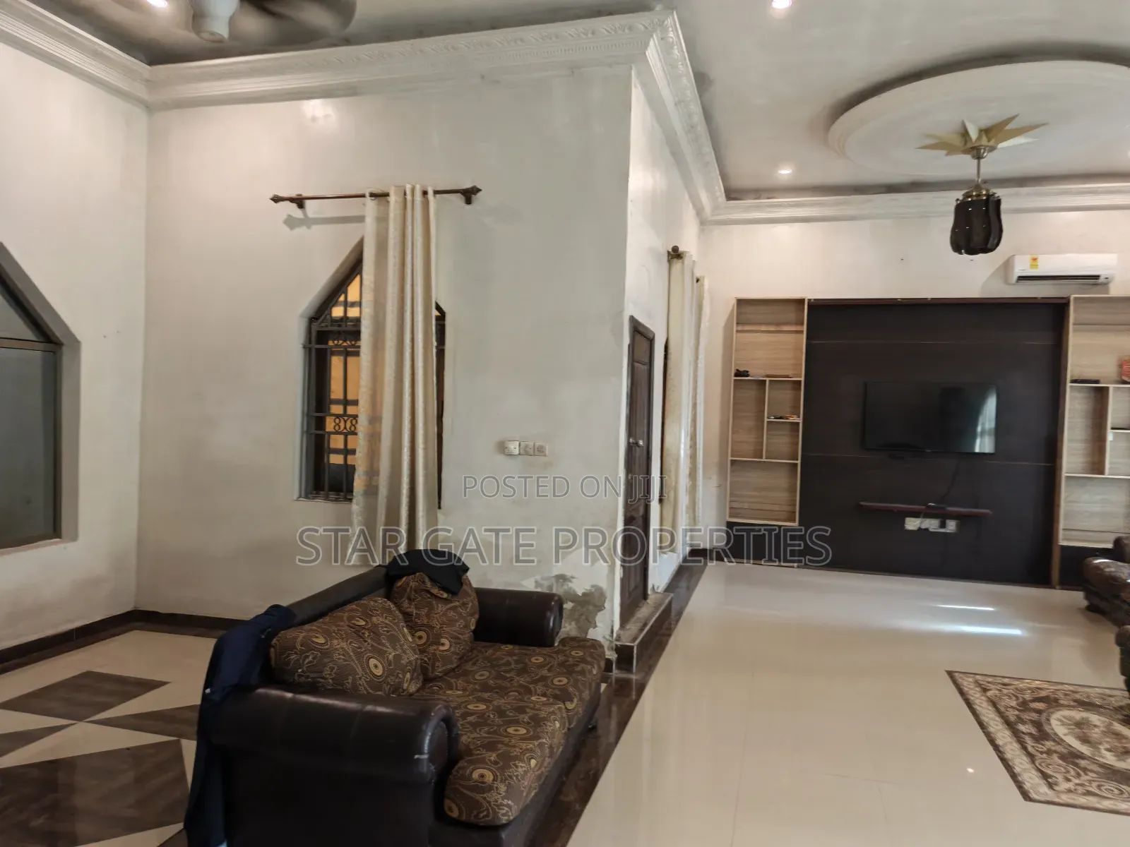 5bdrm House in Fumesua, Kumasi Metropolitan for sale