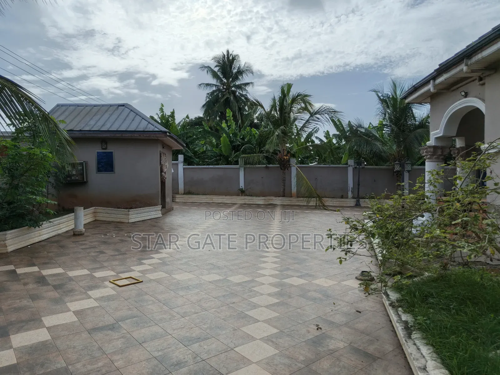 5bdrm House in Fumesua, Kumasi Metropolitan for sale