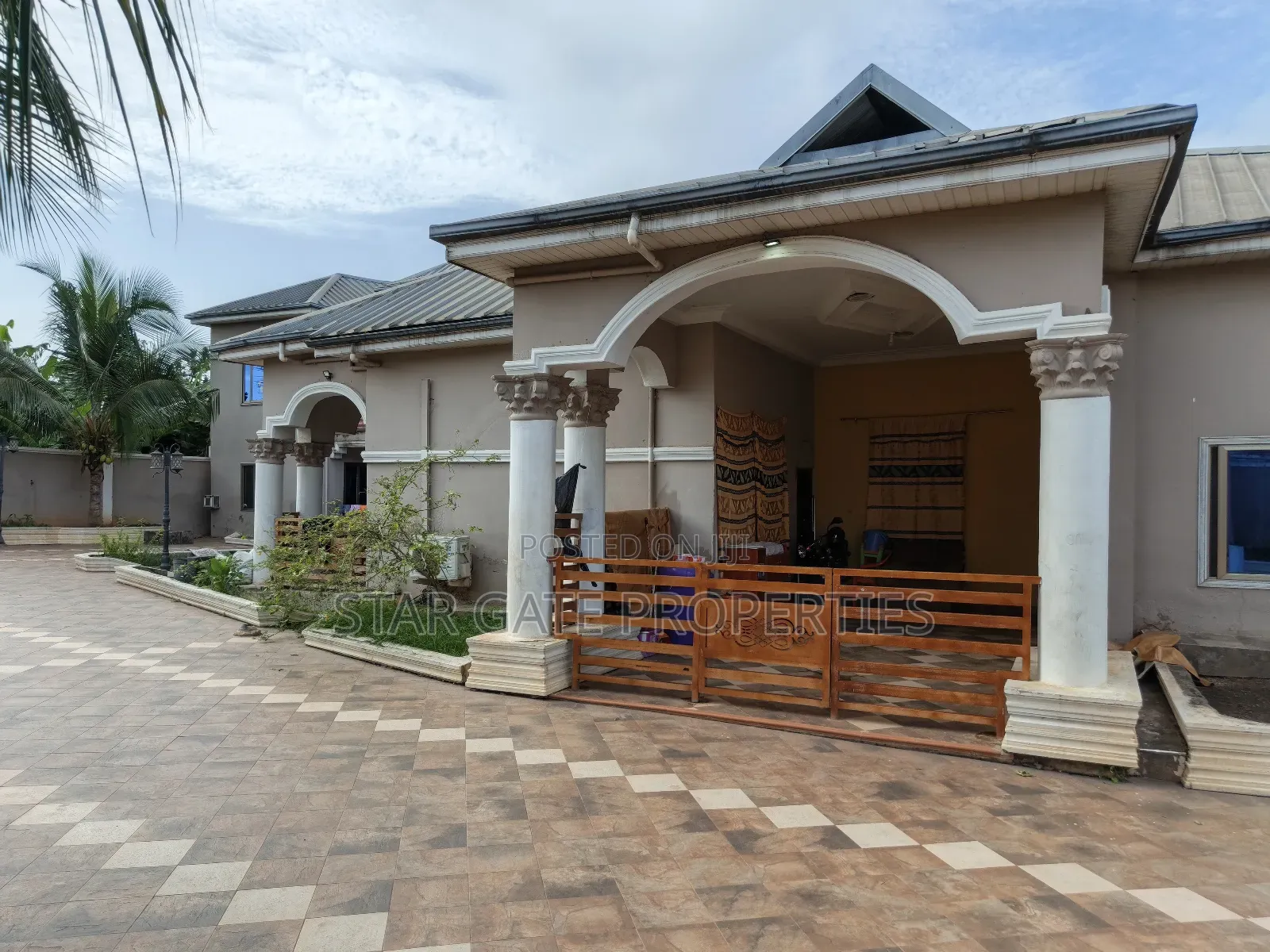 5bdrm House in Fumesua, Kumasi Metropolitan for sale