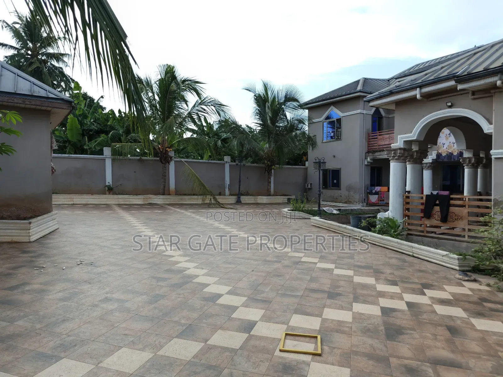 5bdrm House in Fumesua, Kumasi Metropolitan for sale