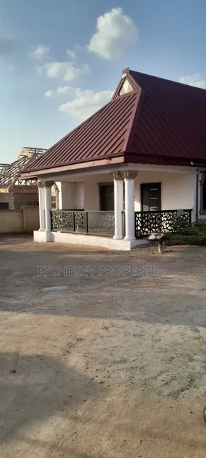 4bdrm House in Akyeremade, Kumasi Metropolitan for sale