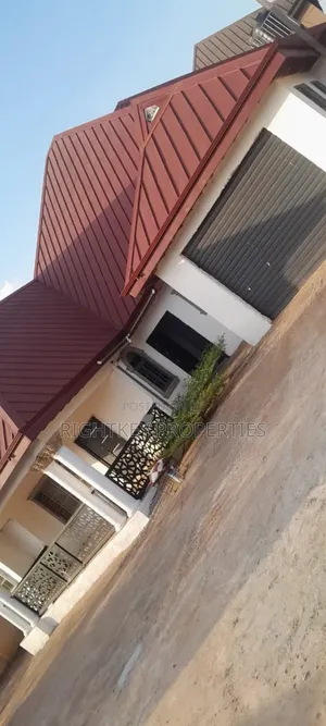 4bdrm House in Akyeremade, Kumasi Metropolitan for sale