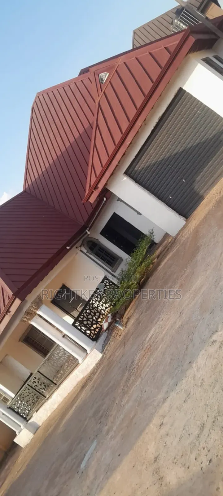 4bdrm House in Akyeremade, Kumasi Metropolitan for sale