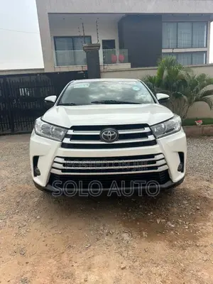 Toyota Highlander LE 2019 White