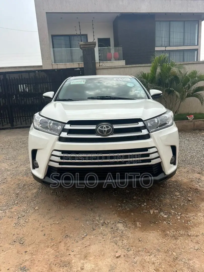 Toyota Highlander LE 2019 White