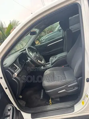 Toyota Highlander LE 2019 White