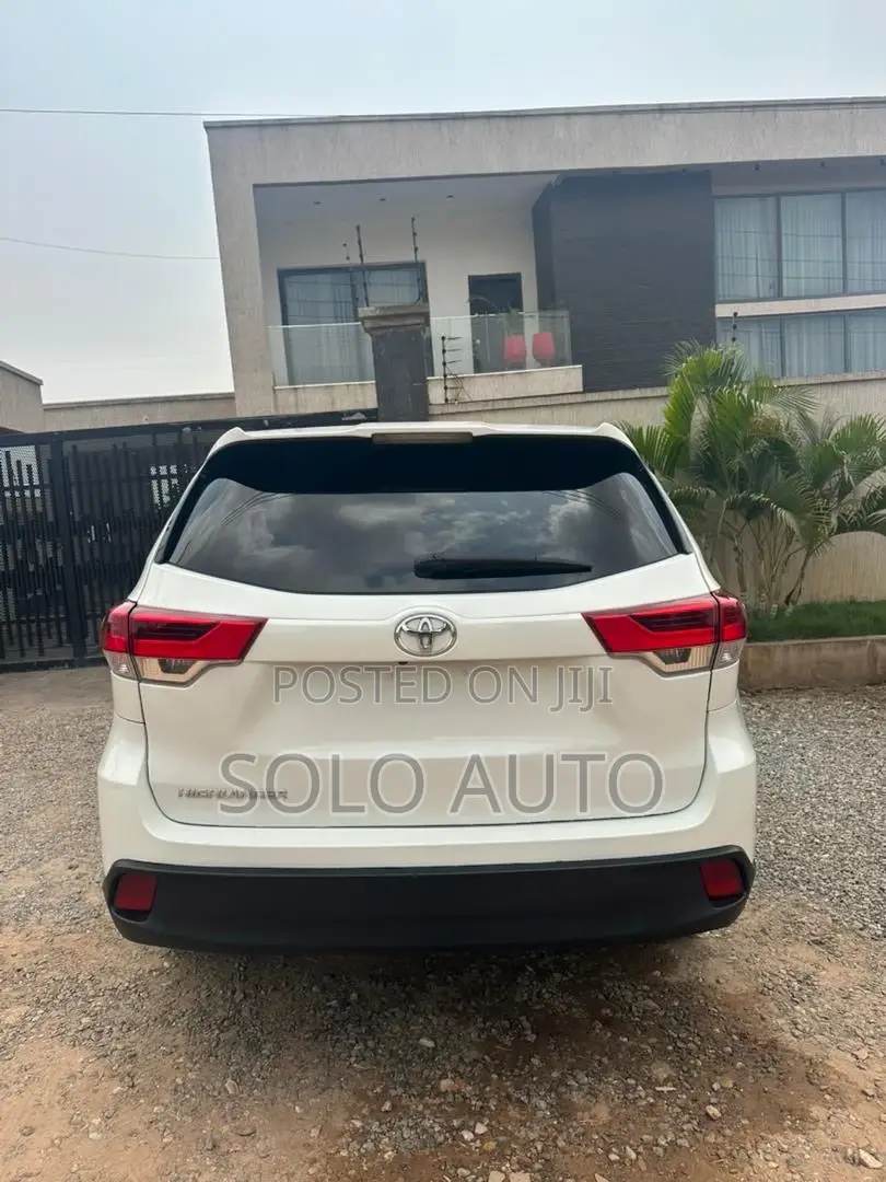 Toyota Highlander LE 2019 White