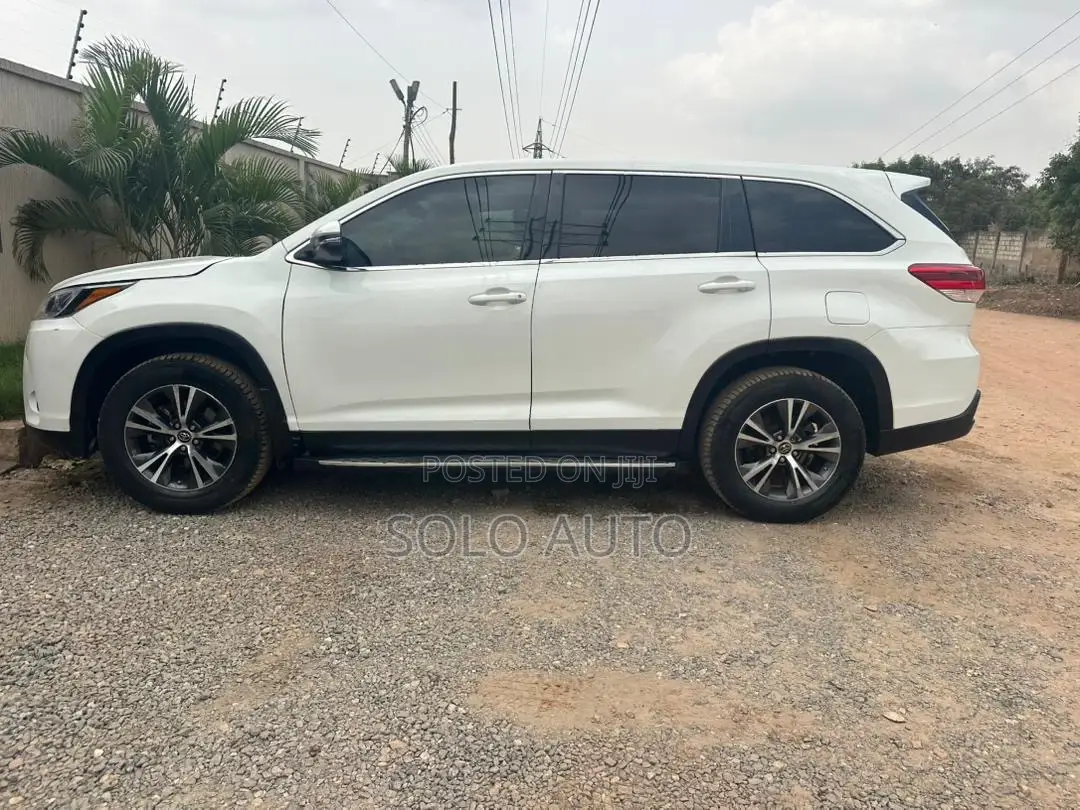 Toyota Highlander LE 2019 White