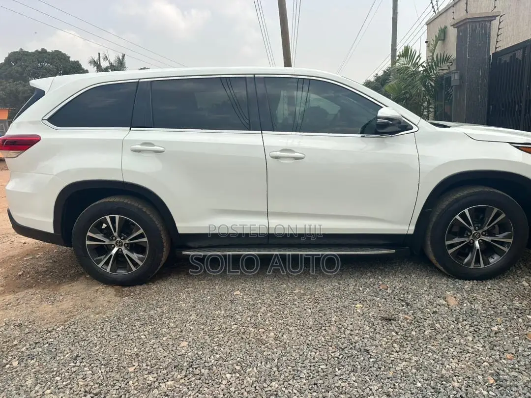 Toyota Highlander LE 2019 White