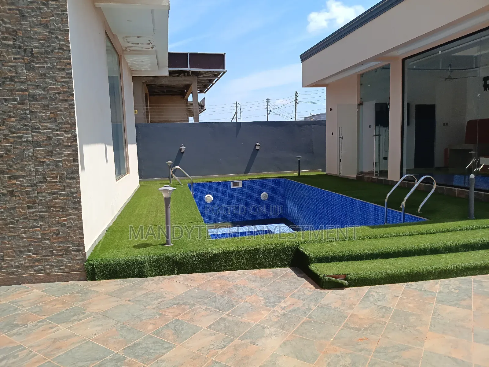 7bdrm Duplex in Lake Side Estate for sale