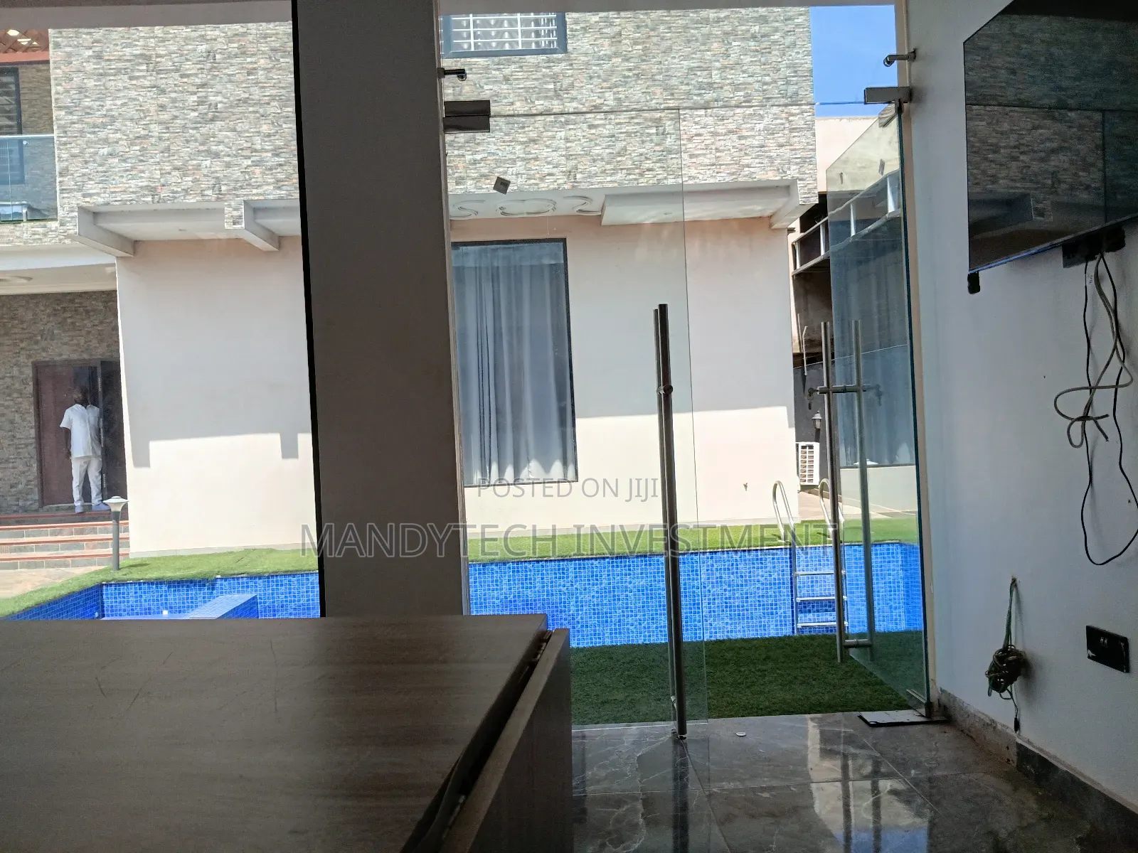 7bdrm Duplex in Lake Side Estate for sale