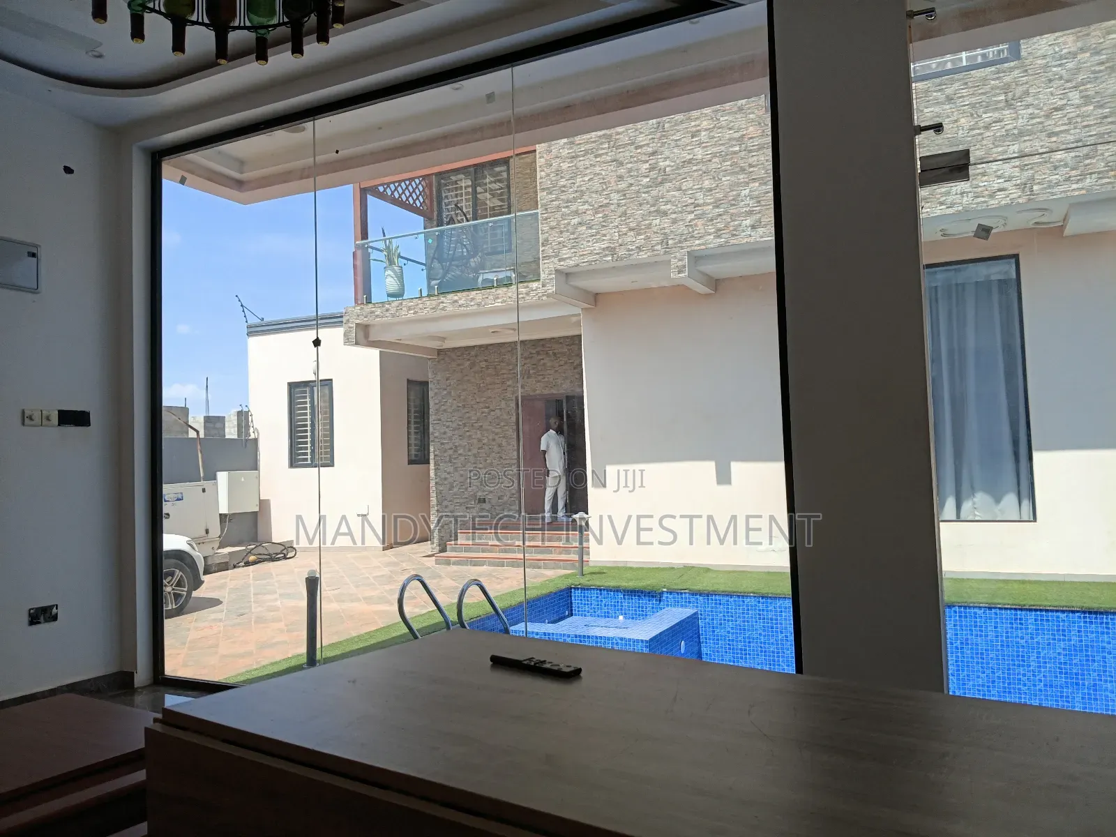 7bdrm Duplex in Lake Side Estate for sale