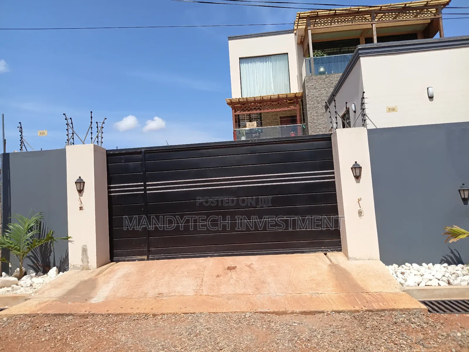 7bdrm Duplex in Lake Side Estate for sale