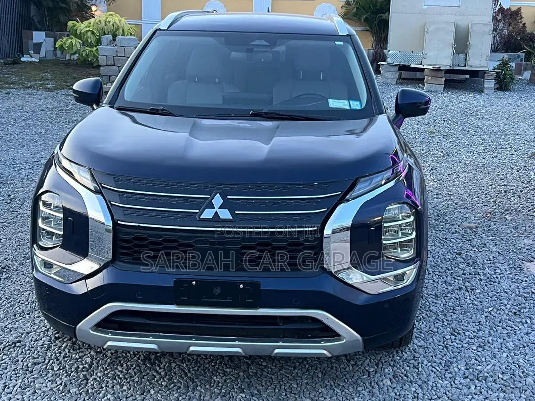 Mitsubishi Outlander 2022 Blue