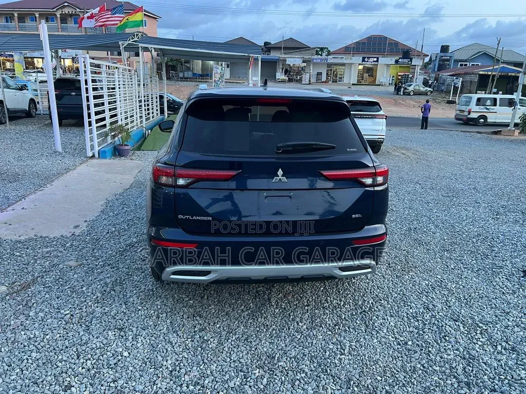 Mitsubishi Outlander 2022 Blue