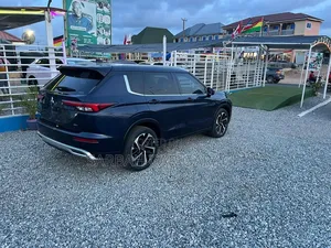 Mitsubishi Outlander 2022 Blue