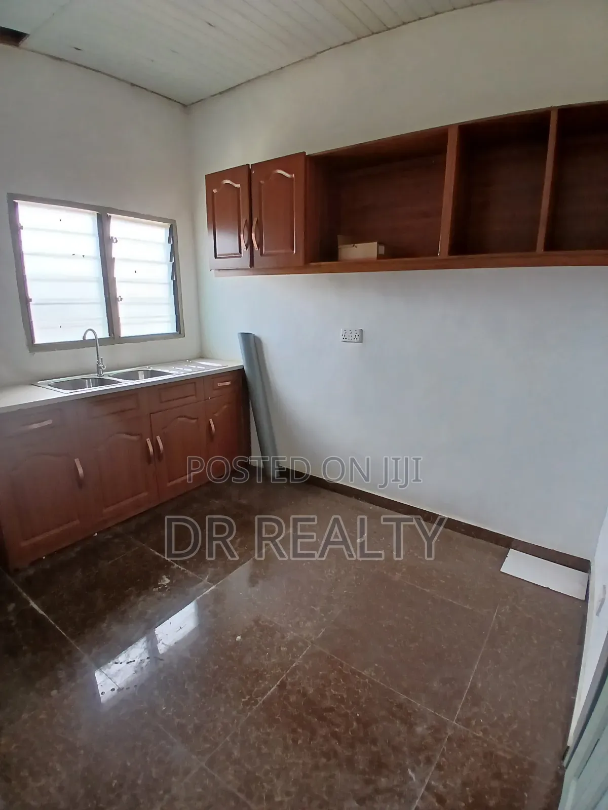 2bdrm House in Savannah, Tema Metropolitan for rent