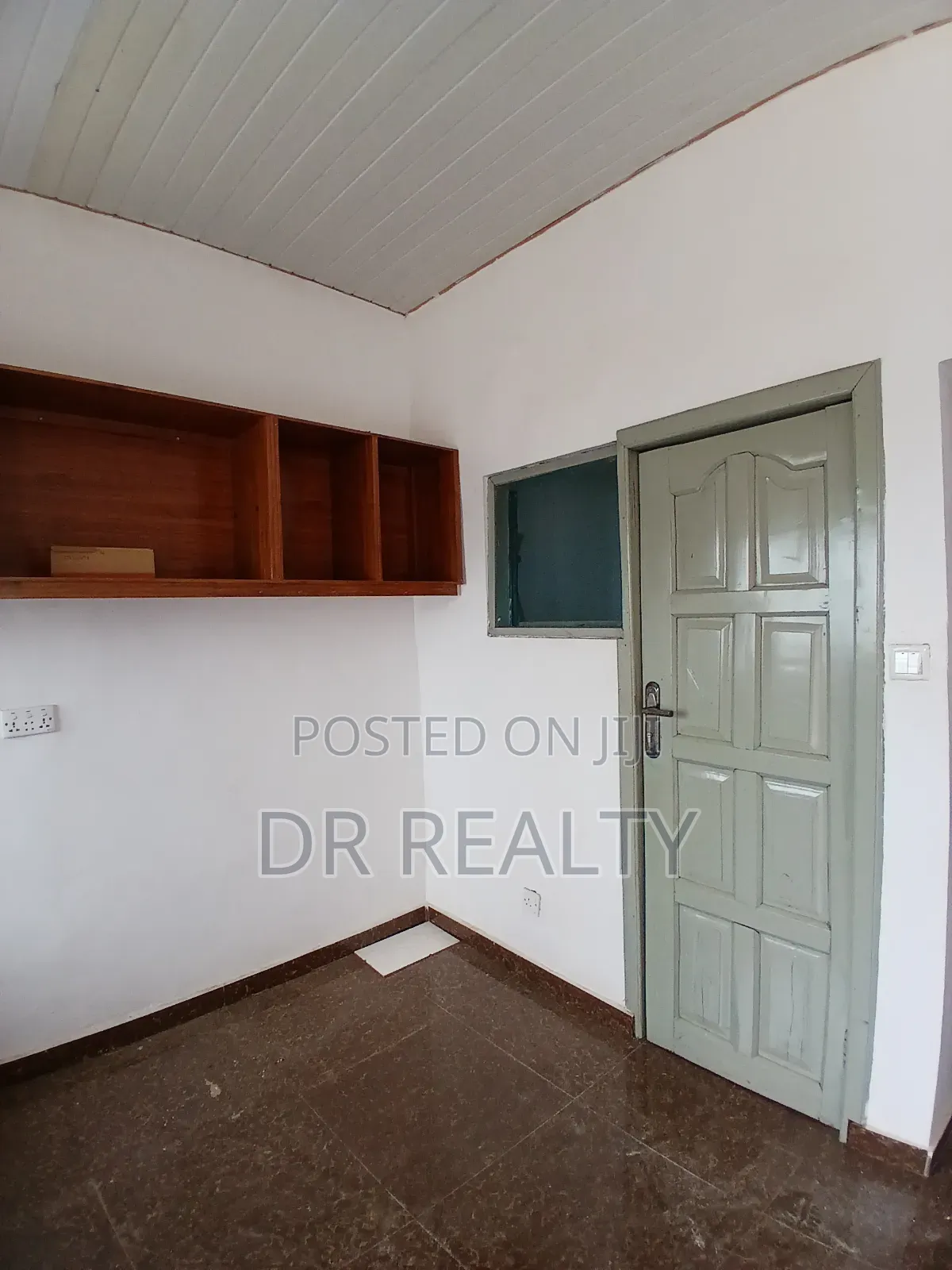 2bdrm House in Savannah, Tema Metropolitan for rent