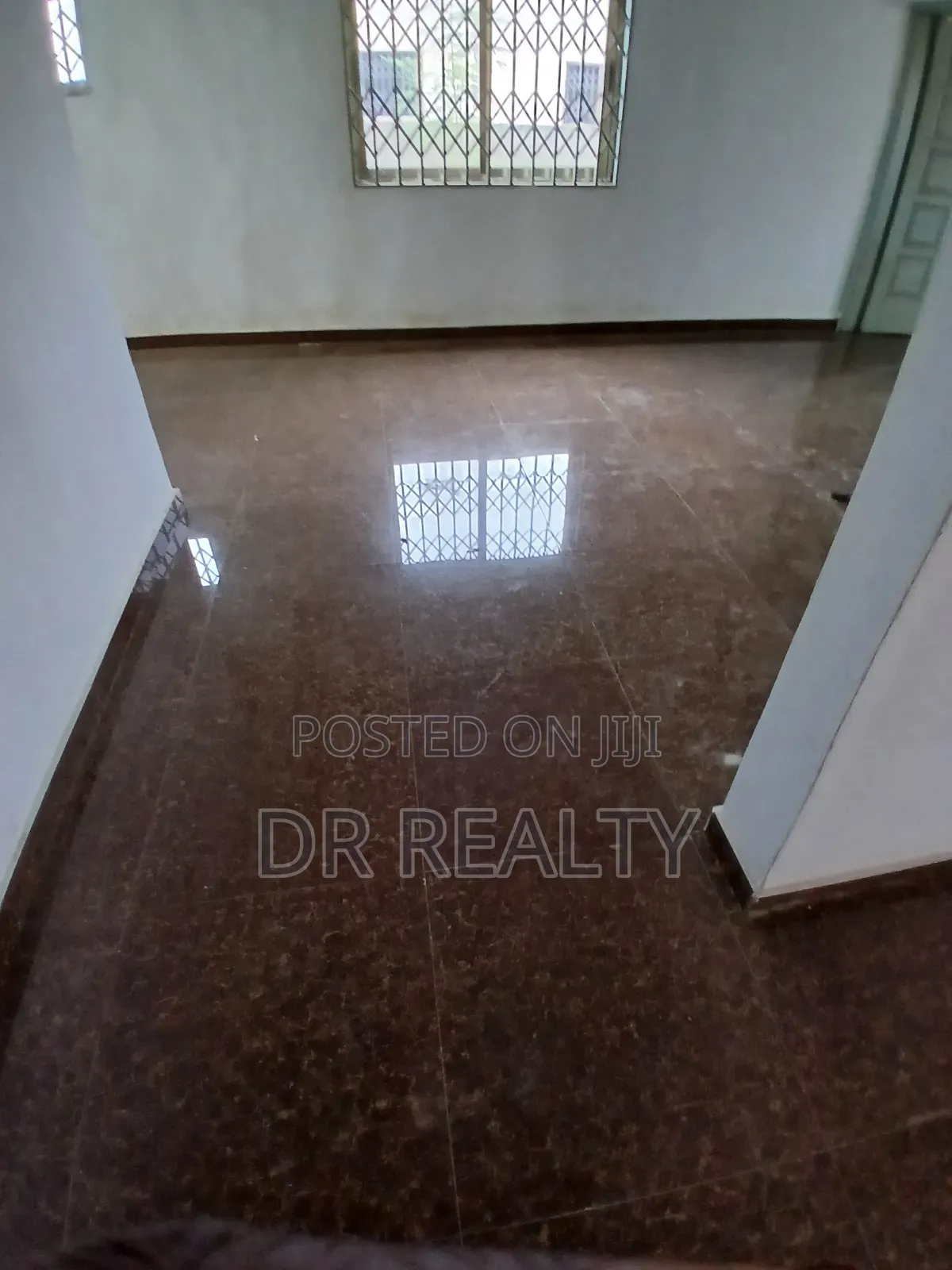 2bdrm House in Savannah, Tema Metropolitan for rent