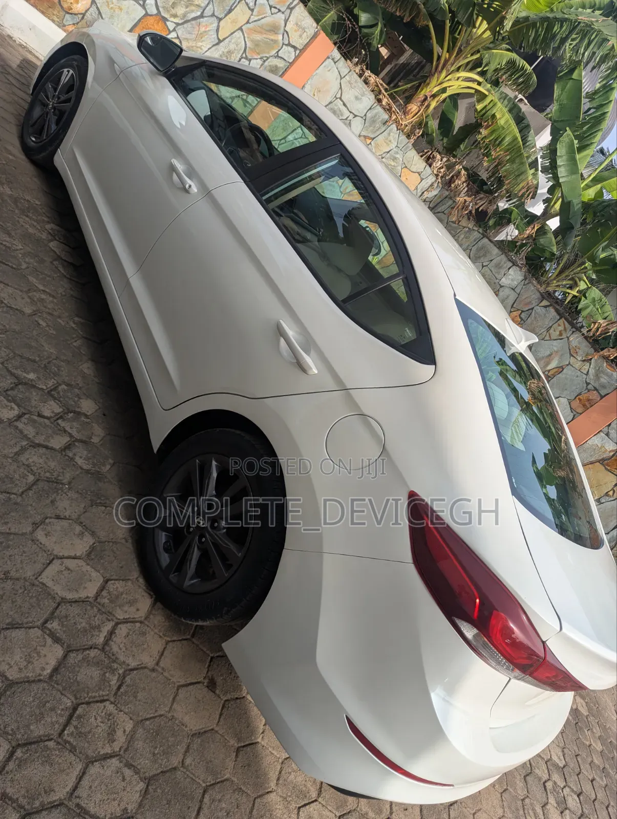 Hyundai Elantra SE Sedan FWD (2.0L 4cyl 6M) 2017 White