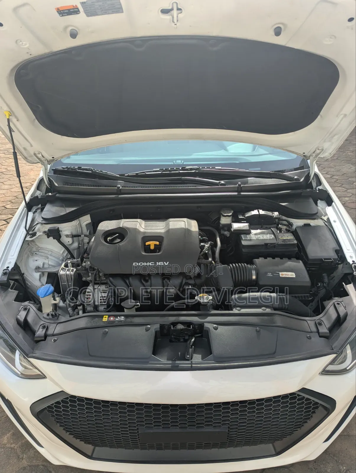 Hyundai Elantra SE Sedan FWD (2.0L 4cyl 6M) 2017 White