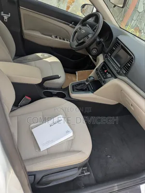 Hyundai Elantra SE Sedan FWD (2.0L 4cyl 6M) 2017 White