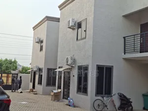 3bdrm Apartment in Lake Side Estate for sale