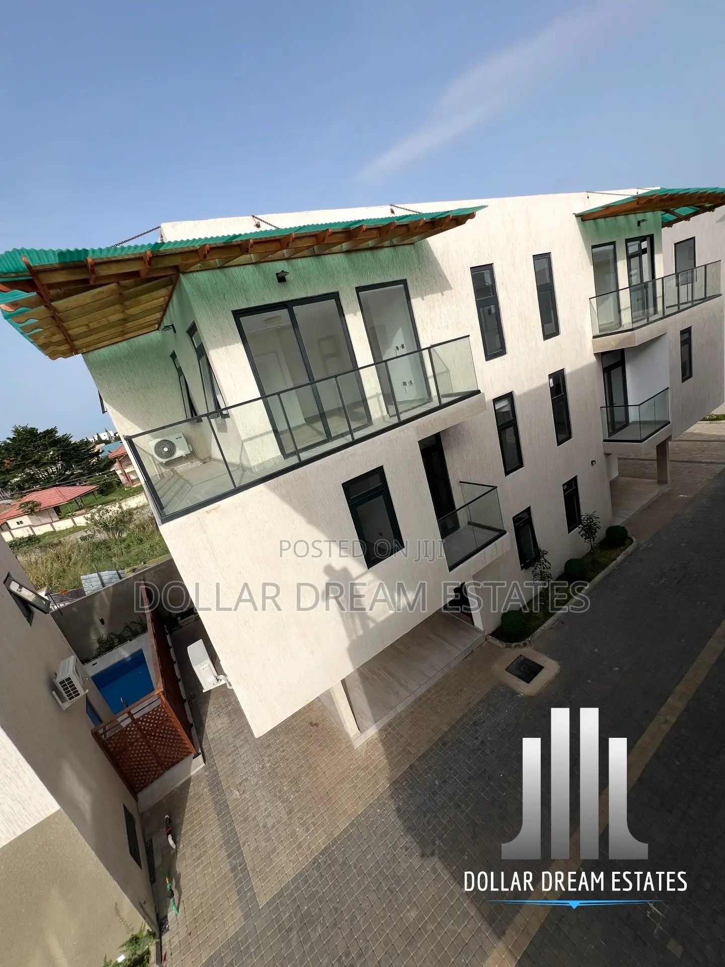 4bdrm Townhouse / Terrace in Adjiriganor for rent