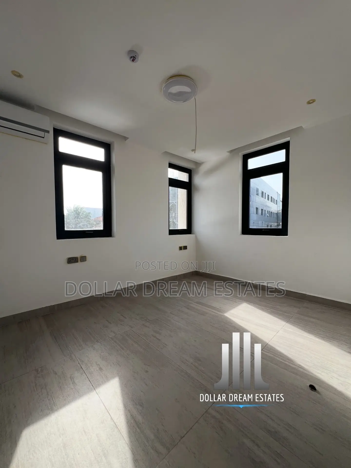 4bdrm Townhouse / Terrace in Adjiriganor for rent