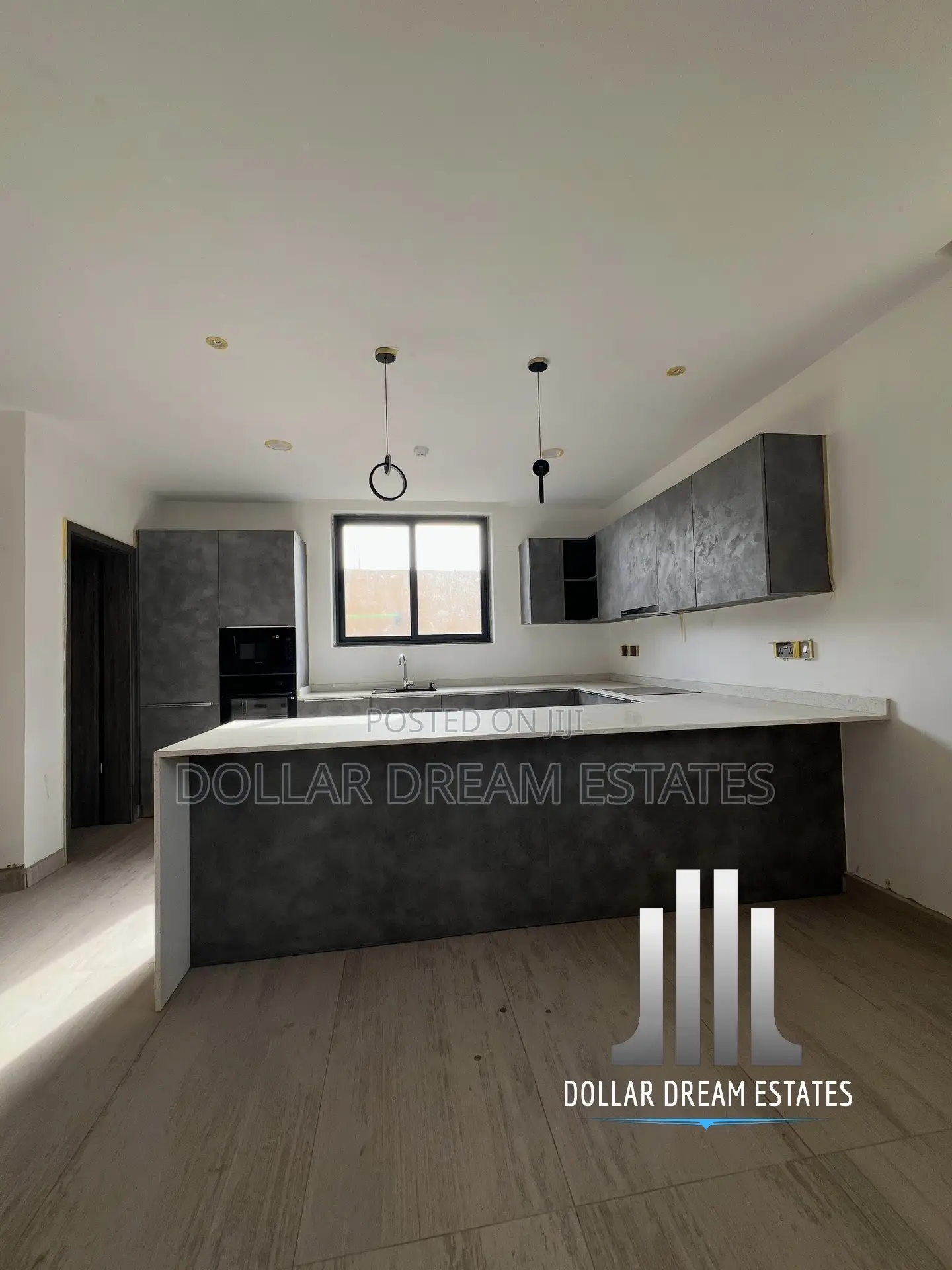 4bdrm Townhouse / Terrace in Adjiriganor for rent