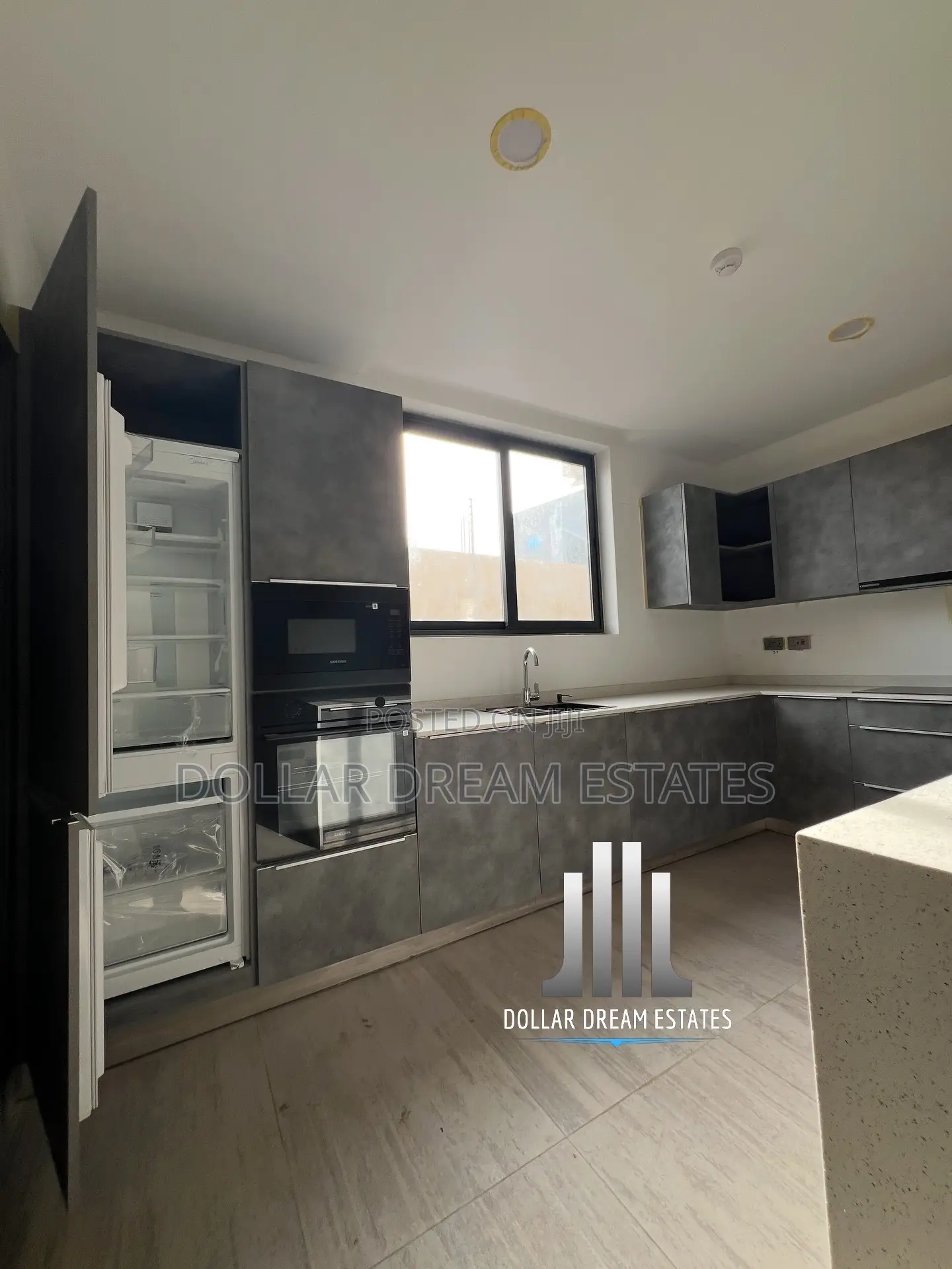 4bdrm Townhouse / Terrace in Adjiriganor for rent