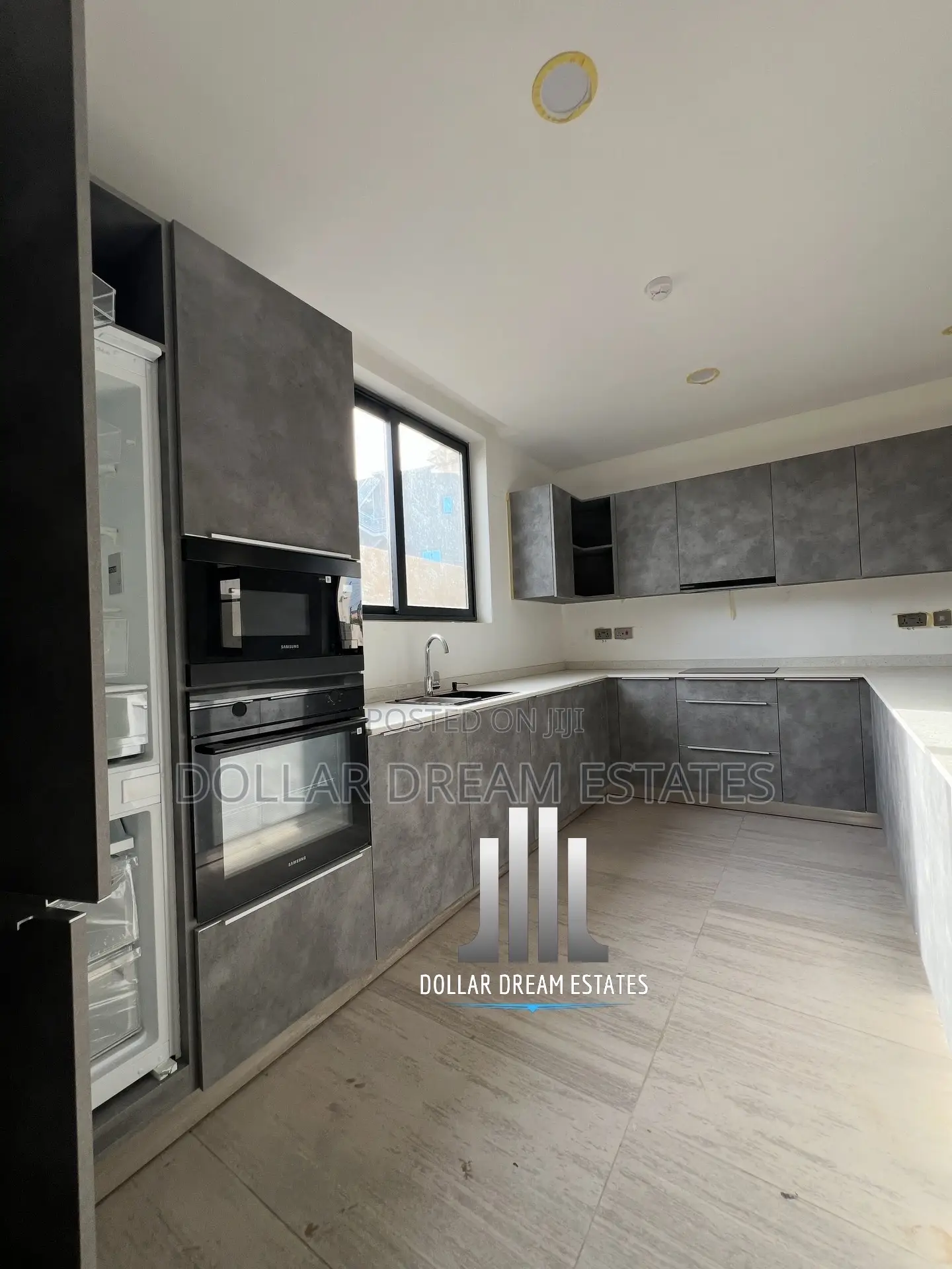 4bdrm Townhouse / Terrace in Adjiriganor for rent