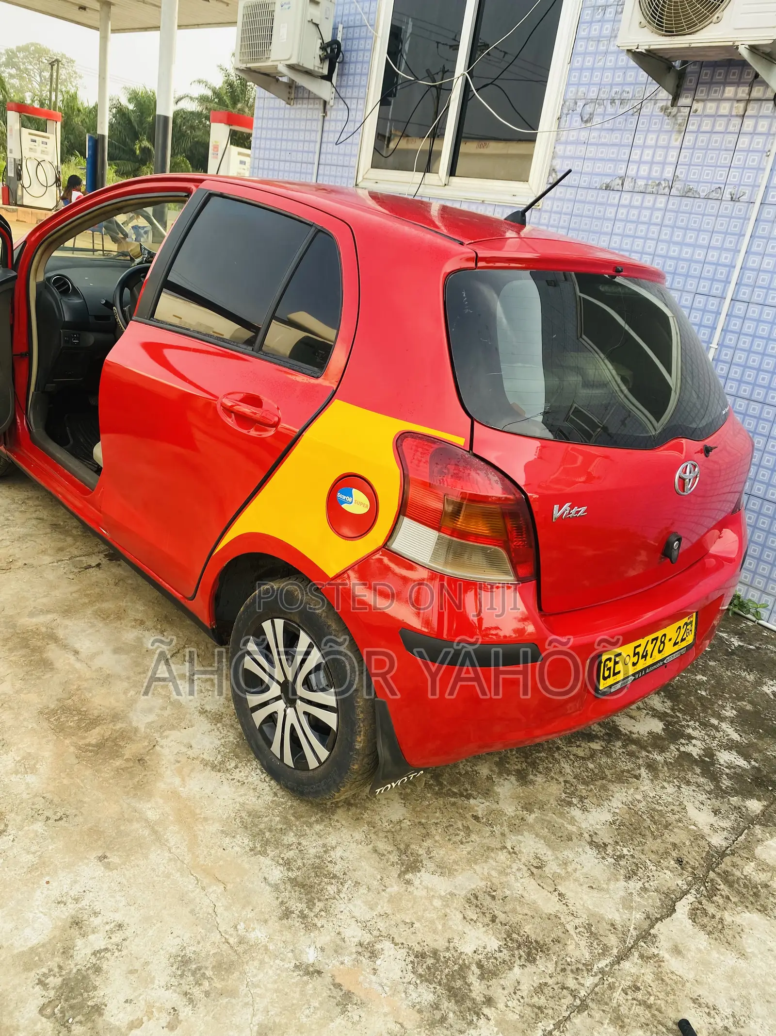 Toyota Vitz 2010 Red