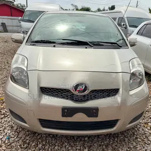 Toyota Vitz 1.3 AWD 3dr 2010 Beige