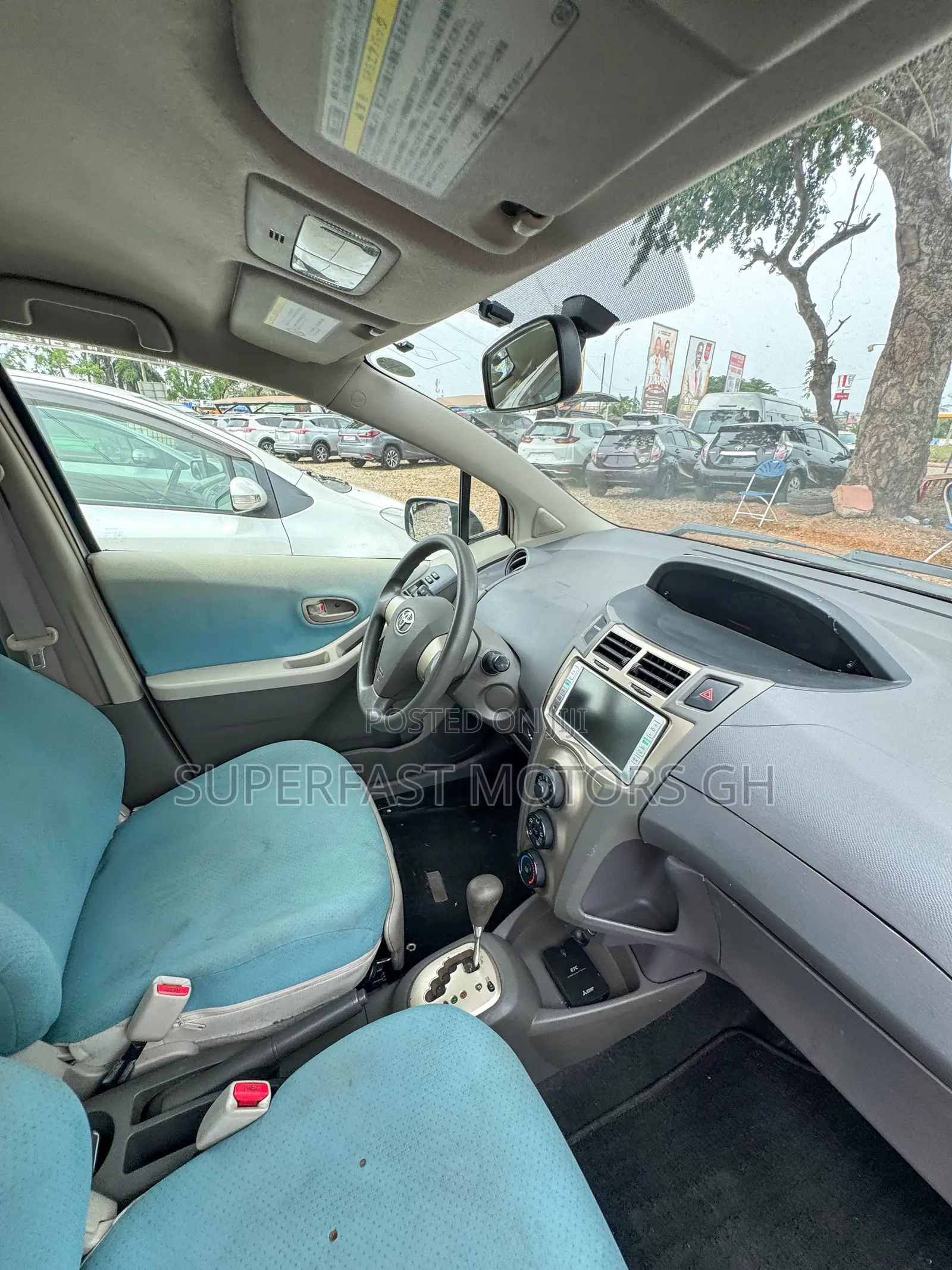 Toyota Vitz 1.3 AWD 3dr 2010 Beige