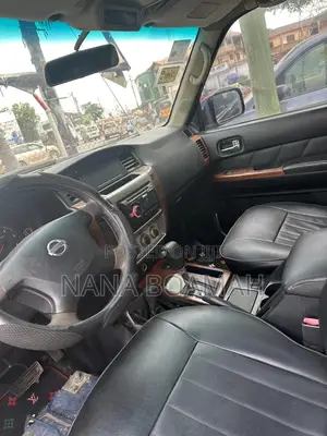 Nissan Patrol 2011 Black