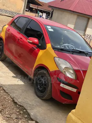 Toyota Vitz 2010 Red