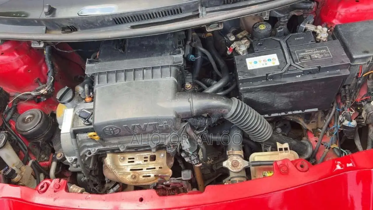 Toyota Vitz 2010 Red