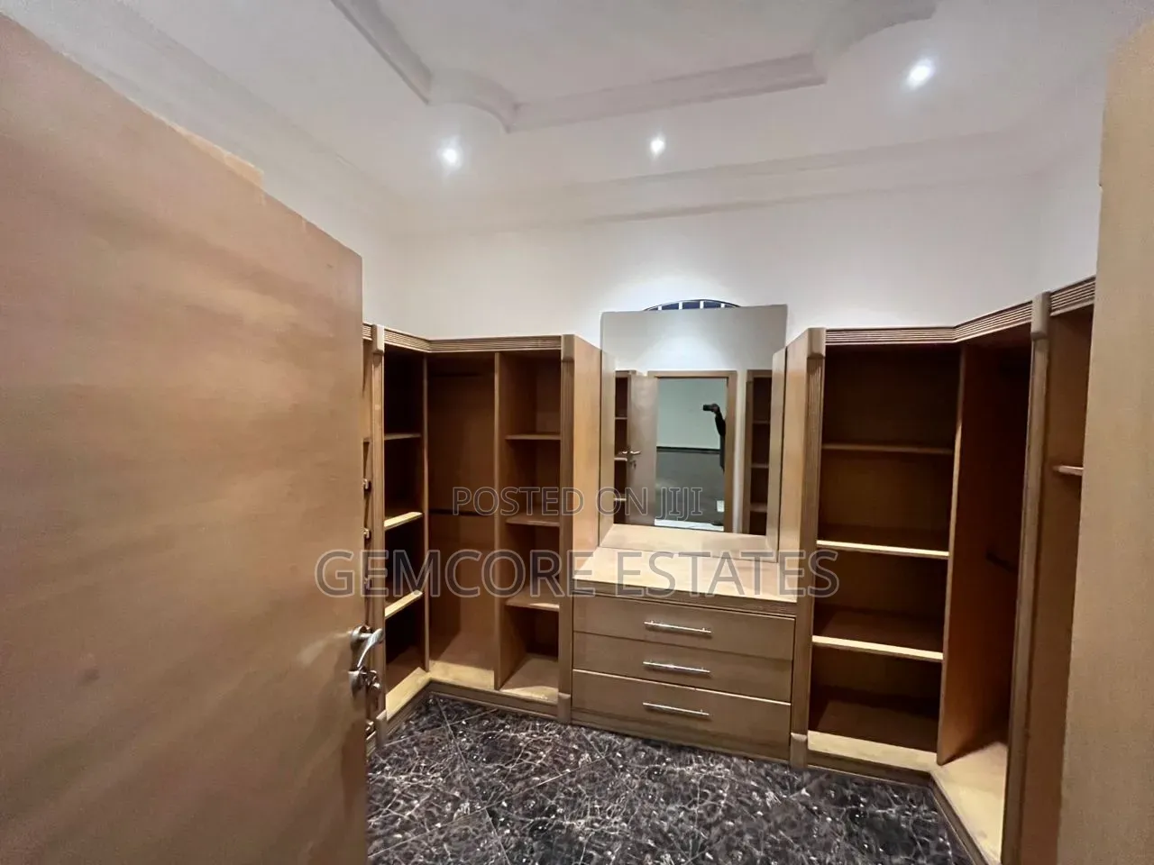 Furnished 5bdrm House in East Legon, A&C Mall Area for rent