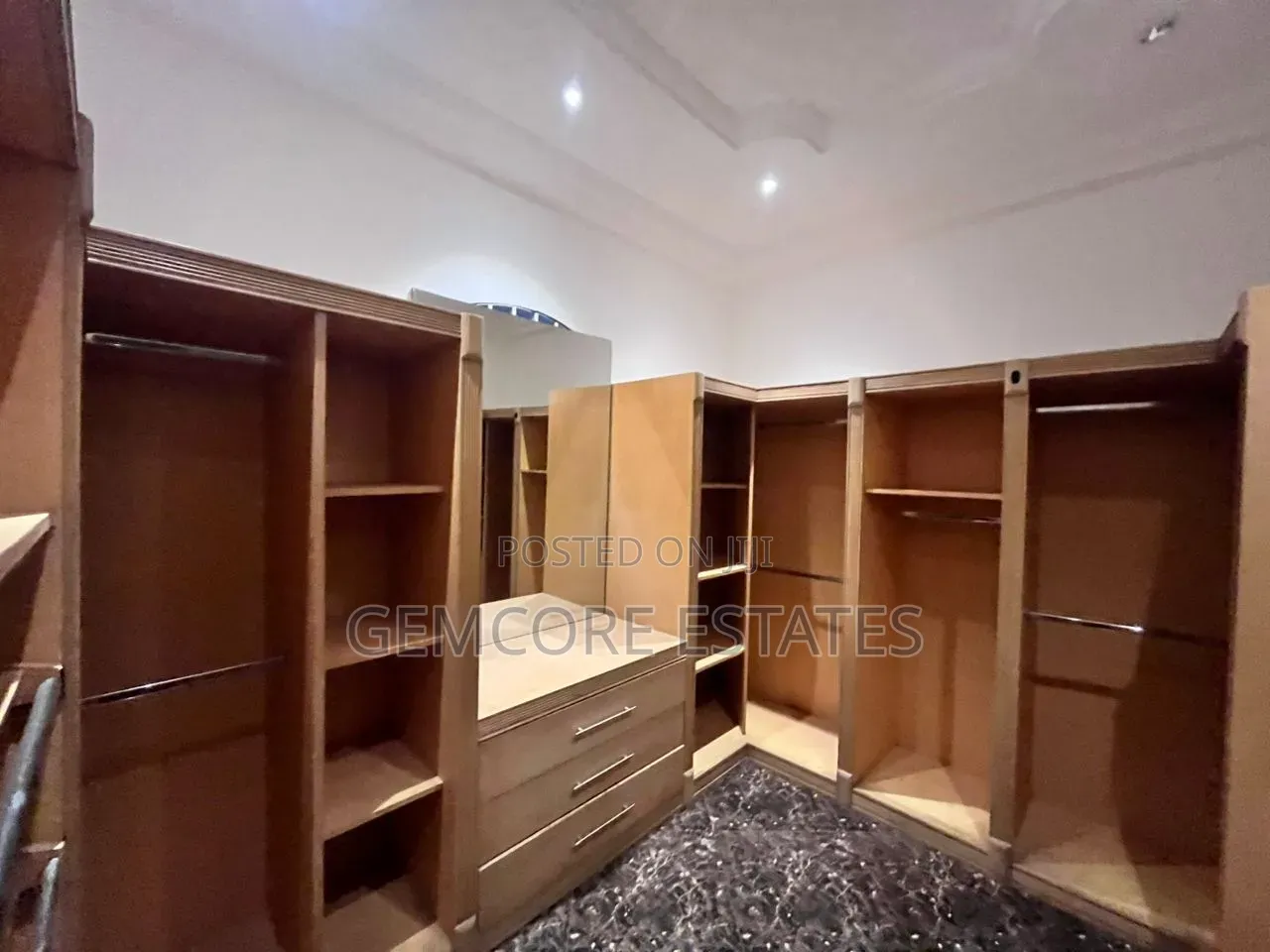 Furnished 5bdrm House in East Legon, A&C Mall Area for rent
