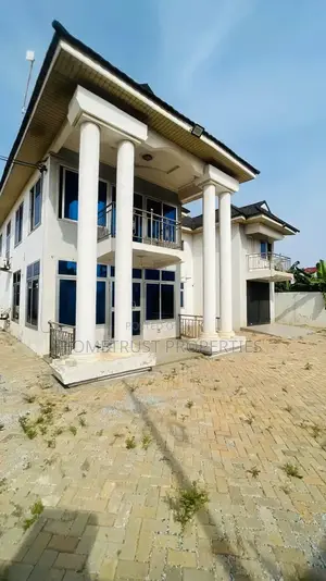 5bdrm Duplex in Tseaddo Dvla Area for rent