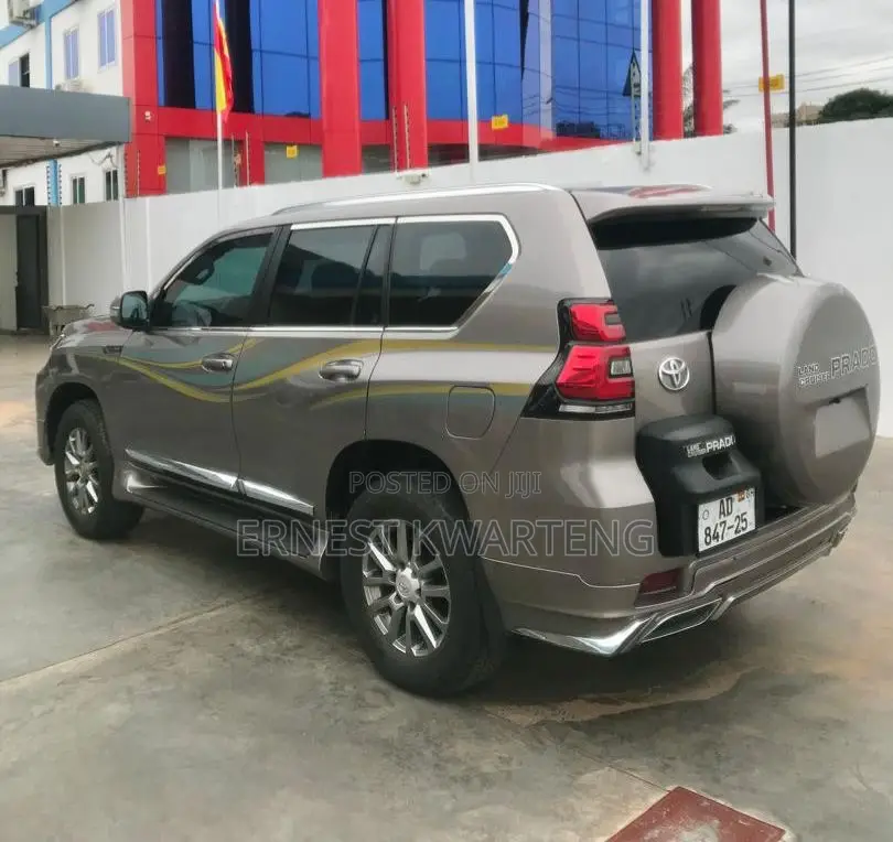 Toyota Land Cruiser Prado 2017 Gray