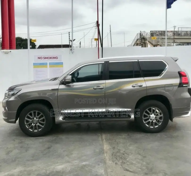 Toyota Land Cruiser Prado 2017 Gray