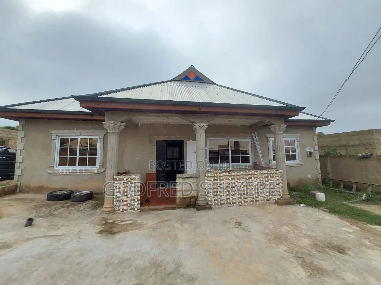 4bdrm Apartment in Adeleke Estates, Kumasi Metropolitan for sale
