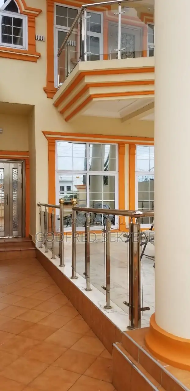 Furnished 5bdrm Apartment in Adeleke Estates, Kumasi Metropolitan