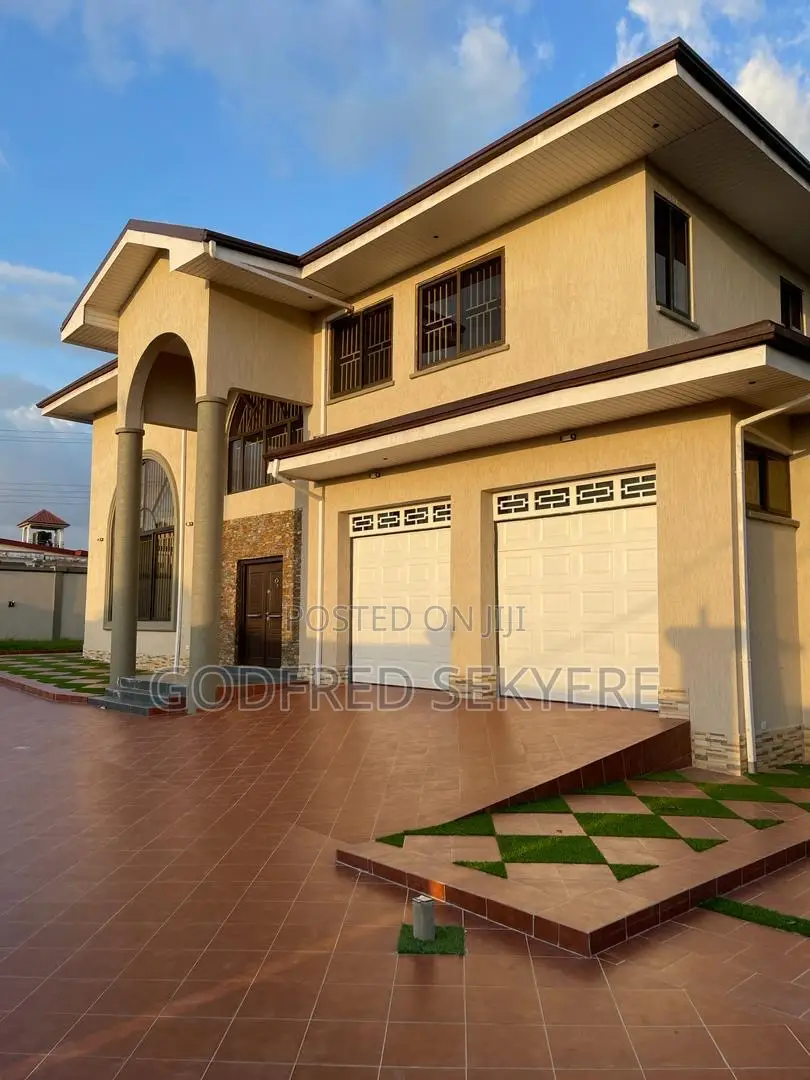 Furnished 5bdrm Apartment in Adeleke Estates, Kumasi Metropolitan
