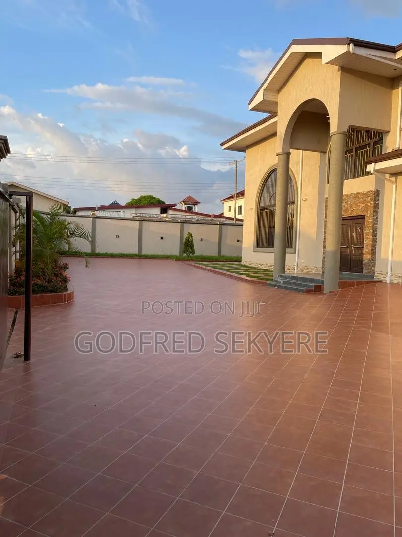 Furnished 5bdrm Apartment in Adeleke Estates, Kumasi Metropolitan