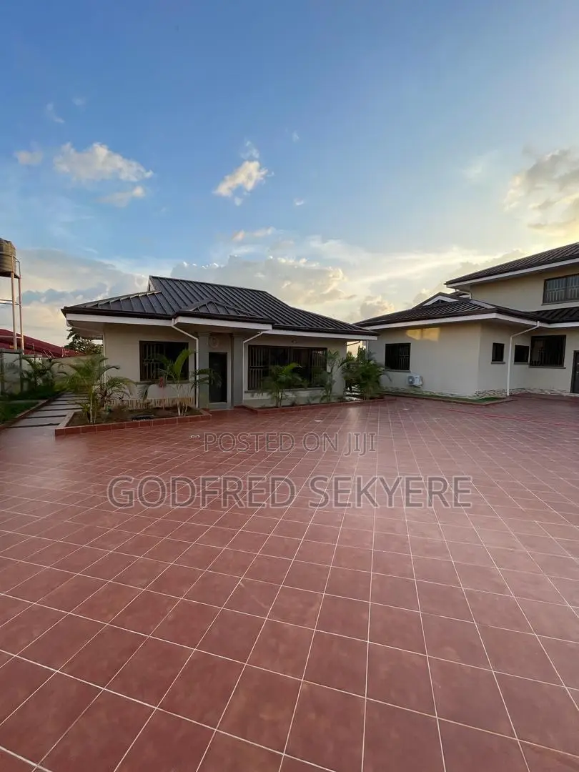 Furnished 5bdrm Apartment in Adeleke Estates, Kumasi Metropolitan