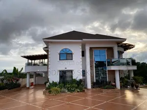 5bdrm Apartment in Adeleke Estates, Kumasi Metropolitan for sale